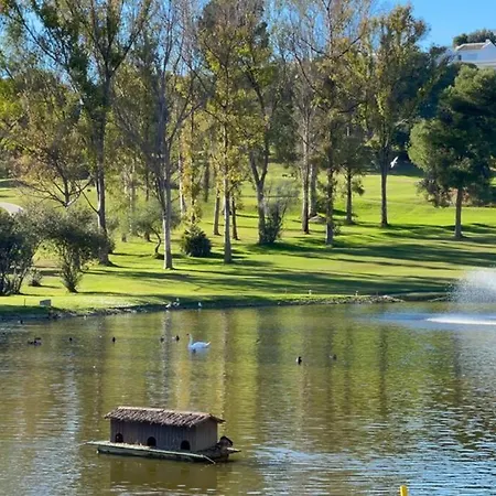 アパート Views Golf Btw Benahavis Marbella & エステポナ